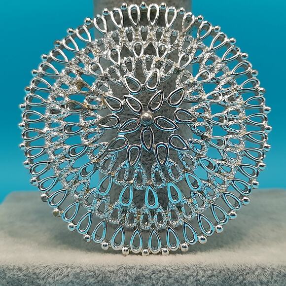Vintage 1960s Sarah Coventry "Venetian" Round Silver Tone Filigree Brooch 2.5" - Picture 8 of 10